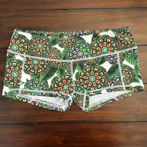 Fleo Low Rise Contour Shorts Mandala Size Large